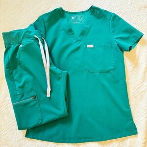 Figs Hunter Green Scrub Set XS
